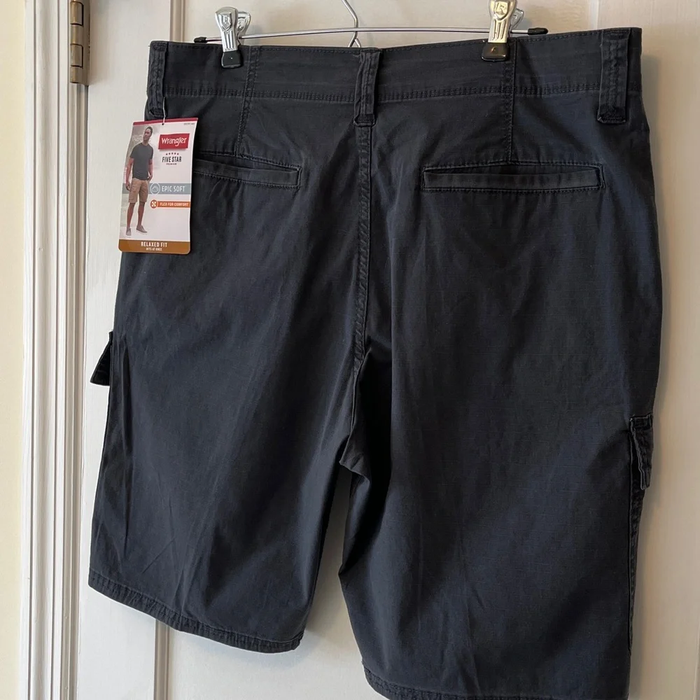 NWT Wrangler Cargo Cotton Shorts Men's 33 X 10